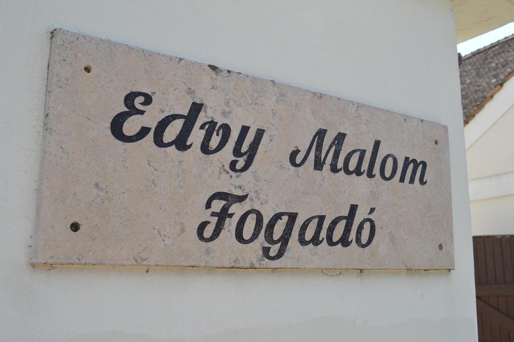 Edvy Malom Fogado Barokk Udvarhaz Pápa エクステリア 写真